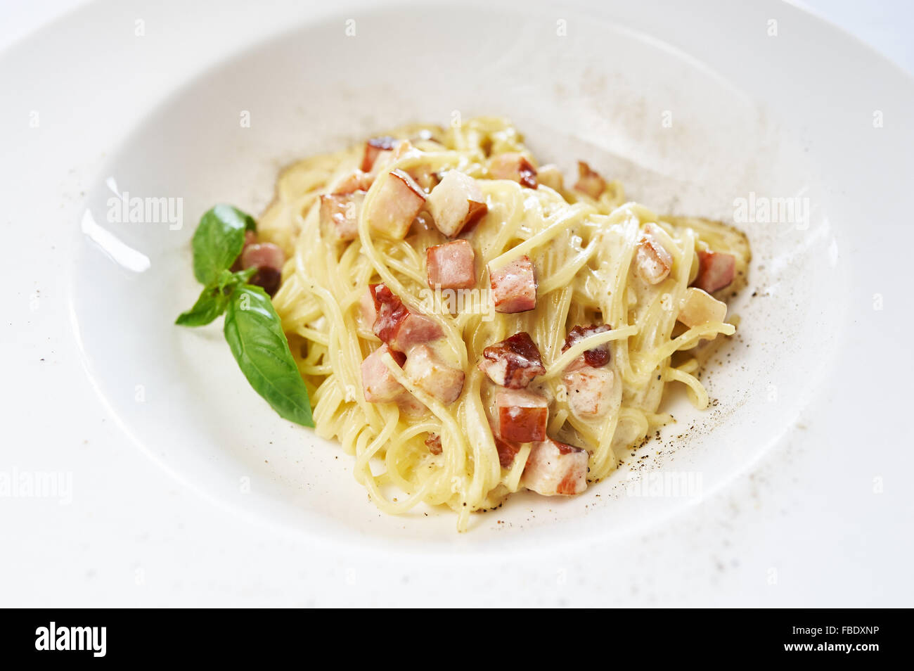 Spaghetti alla carbonara -Fotos und -Bildmaterial in hoher Auflösung ...