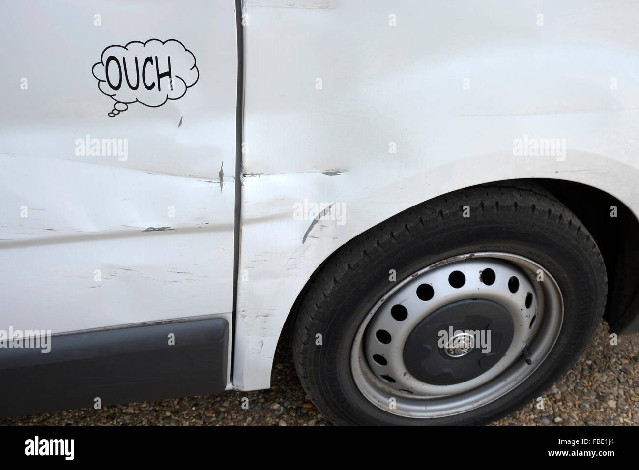Vauxhall Nutzfahrzeug mit Schäden an Tür und Fenster Stockfoto