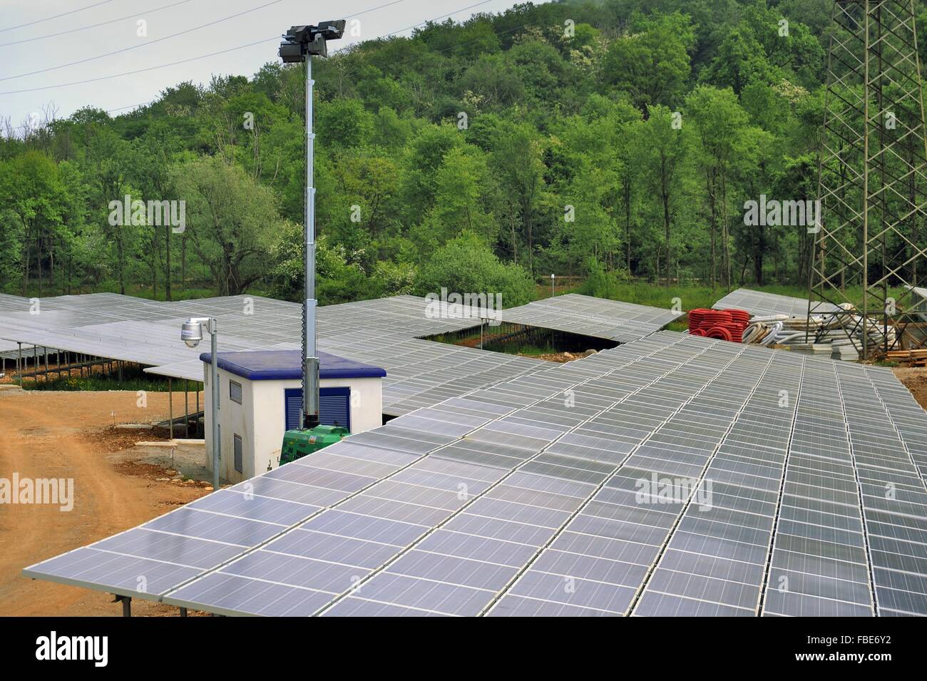 Photovoltaik-Anlage installiert, indem eine Gruppe von 41 kleine Dörfer in der Berggemeinde von Val Sabbia (Brescia, Italien) Stockfoto