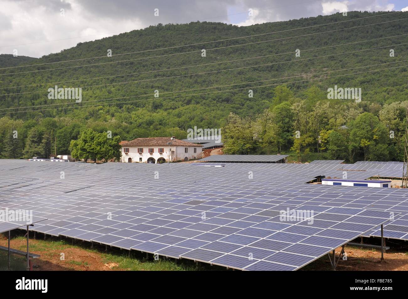 Photovoltaik-Anlage installiert, indem eine Gruppe von 41 kleine Dörfer in der Berggemeinde von Val Sabbia (Brescia, Italien) Stockfoto