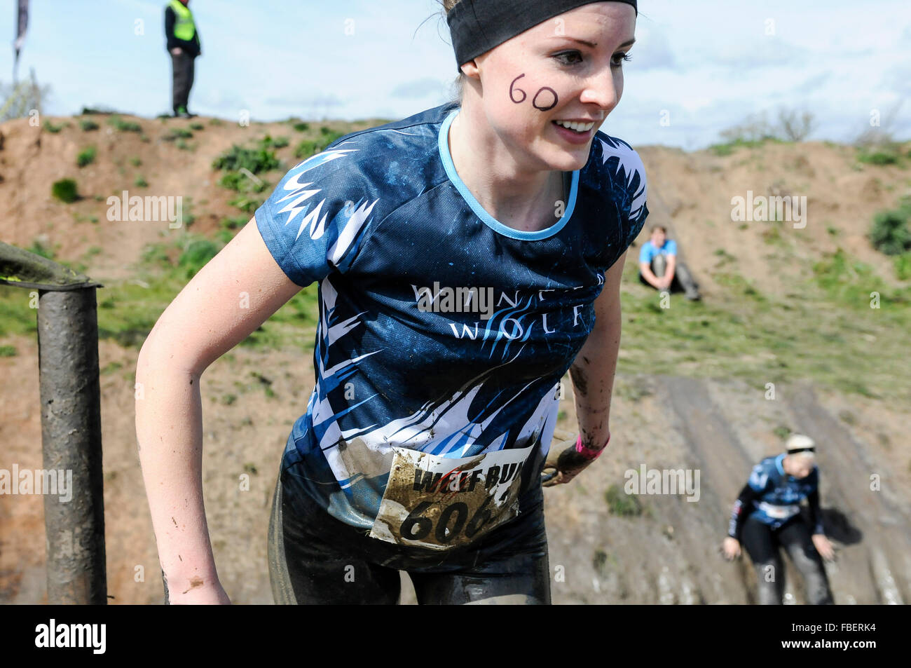 Läufer beim Hindernis-Parcours Rennen, UK Stockfoto