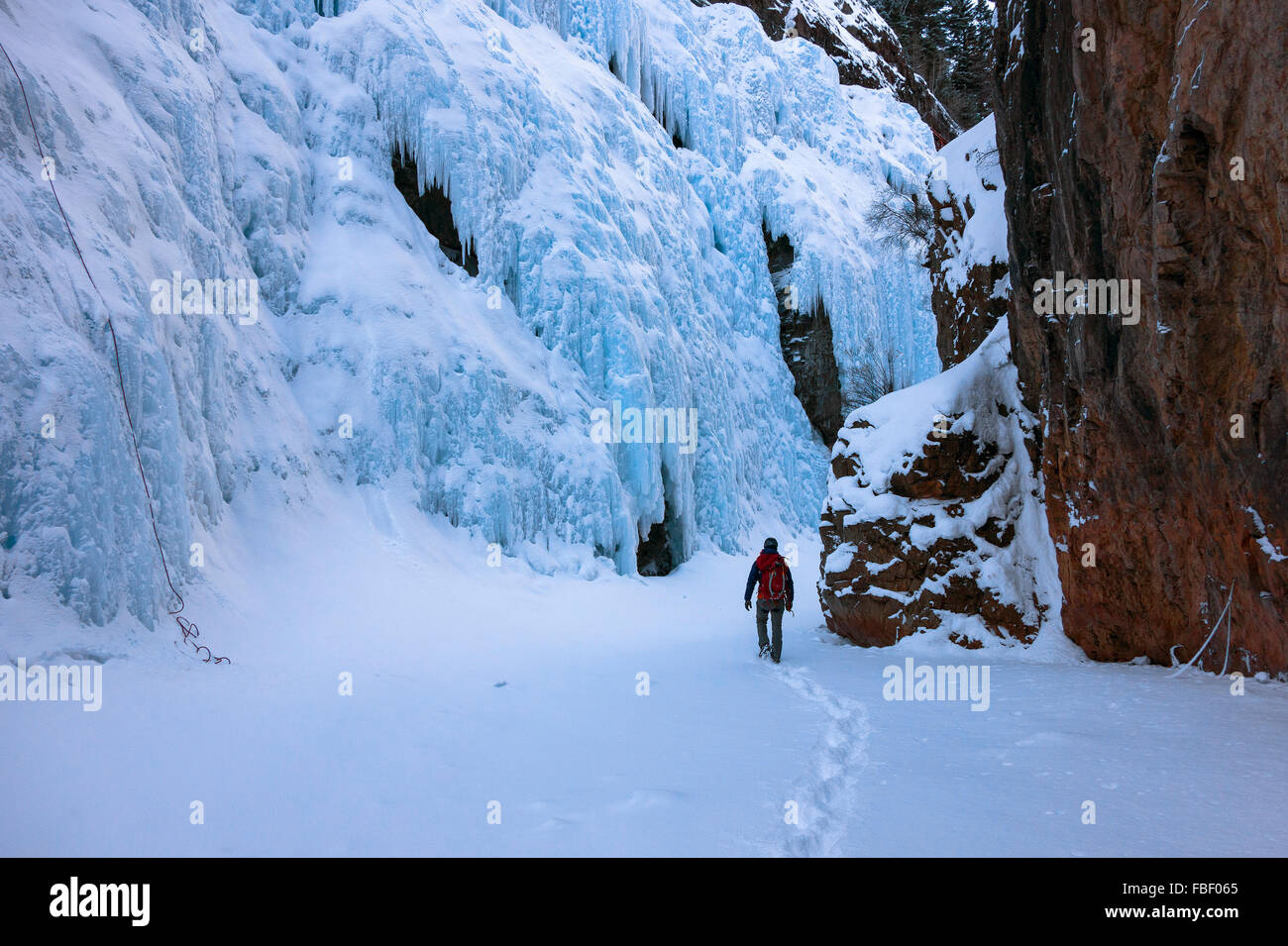 Der Beginn eines neuen Tages des Eiskletterns, Ouray Ice Park, Colorado Stockfoto
