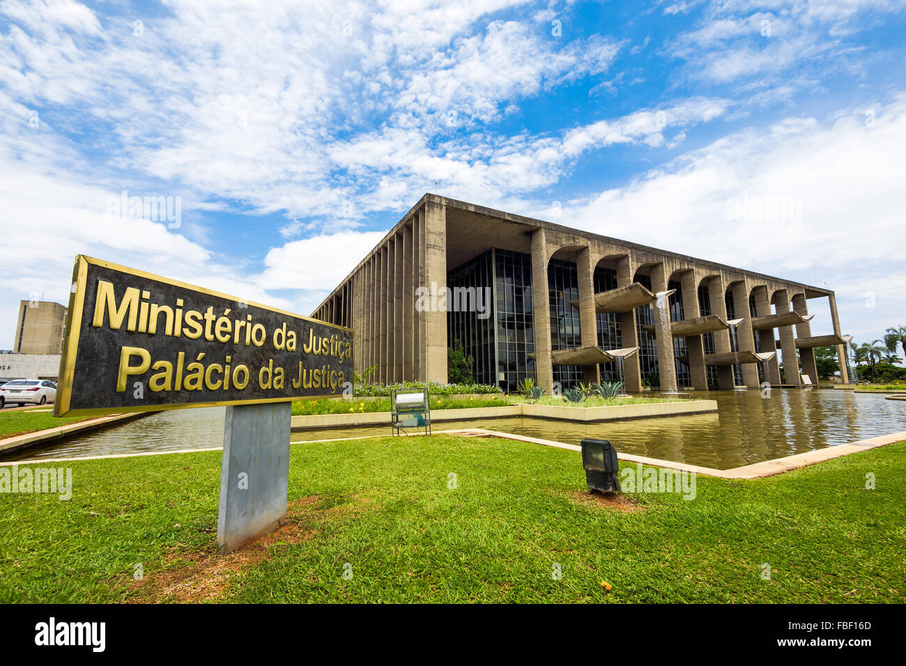 Justizministerium Gebäude, entworfen vom berühmten brasilianischen Architekten Oscar Niemeyer in Brasilia, Hauptstadt von Brasilien. Stockfoto