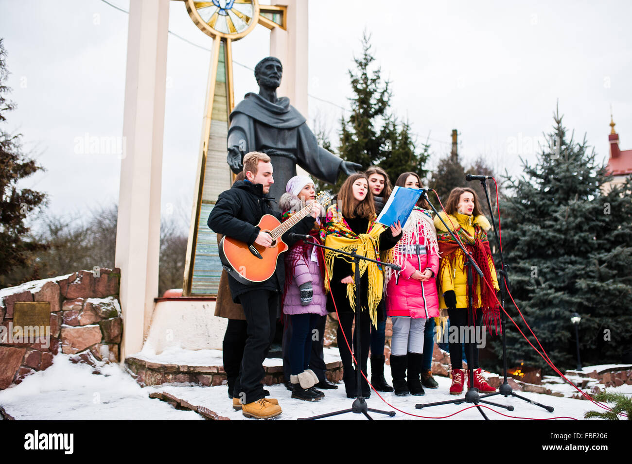 Ukraine. Lemberg - 14. Januar 2016: Weihnachten Krippe Szene Parade der Kinder am Wintertag. Stockfoto