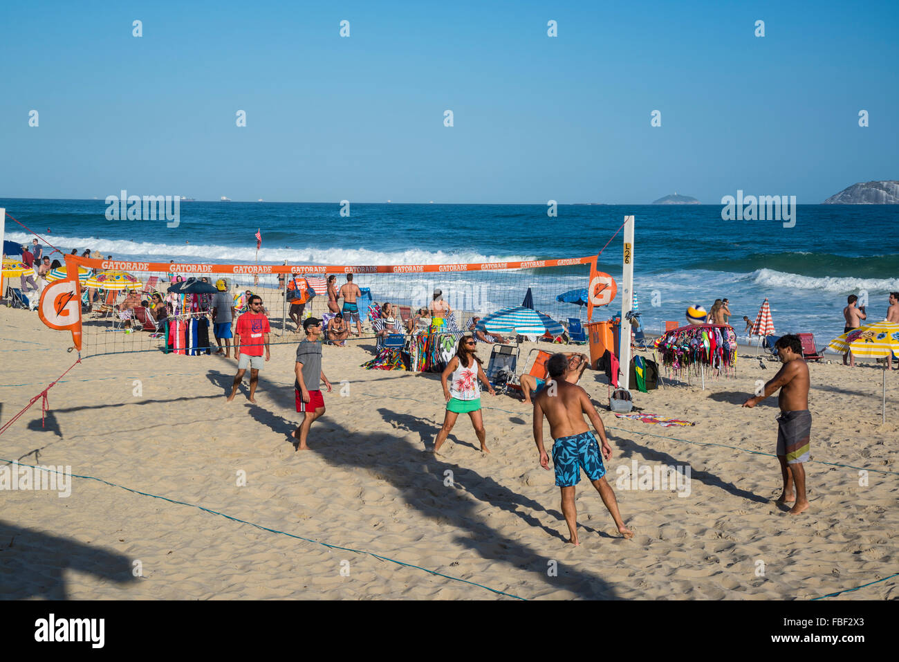 Volleyball-Spiel, die Copacabana, Rio De Janeiro, Brasilien Stockfoto