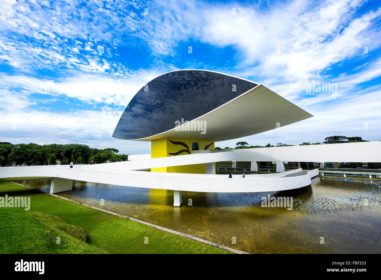 Oscar Niemeyer Museum aka MON in Curitiba, Parana, Brasilien. Stockfoto
