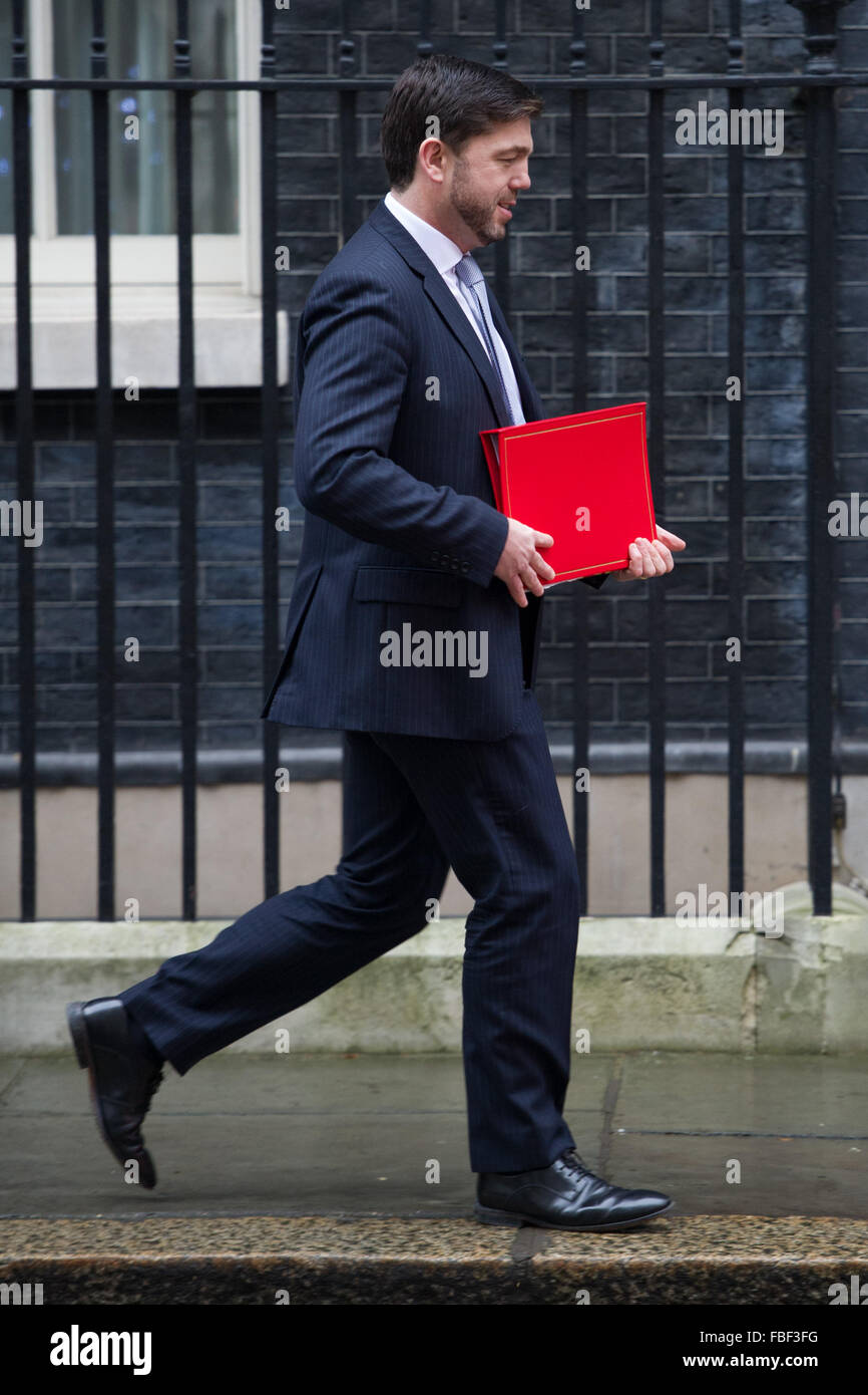 Mitglieder des Kabinetts ankommen und Abfahren von der wöchentlichen Kabinettssitzung in 10 Downing Street statt.  Mitwirkende: Stephen Crabb MP, Staatssekretär für Wales wo: London, Vereinigtes Königreich bei: 15. Dezember 2015 Stockfoto