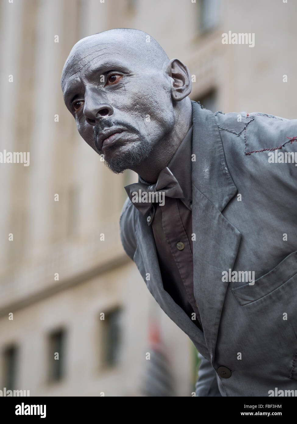 Streetart-Künstler als lebende Statue in der Innenstadt von Sao Paulo, Brasilien. Stockfoto