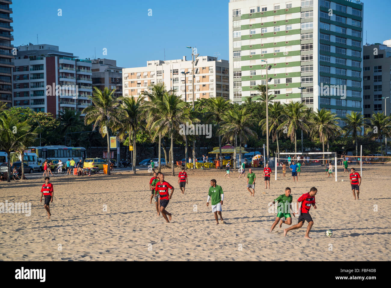 Copacabana-Strand, Fußballspiel, Rio De Janeiro, Brasilien Stockfoto