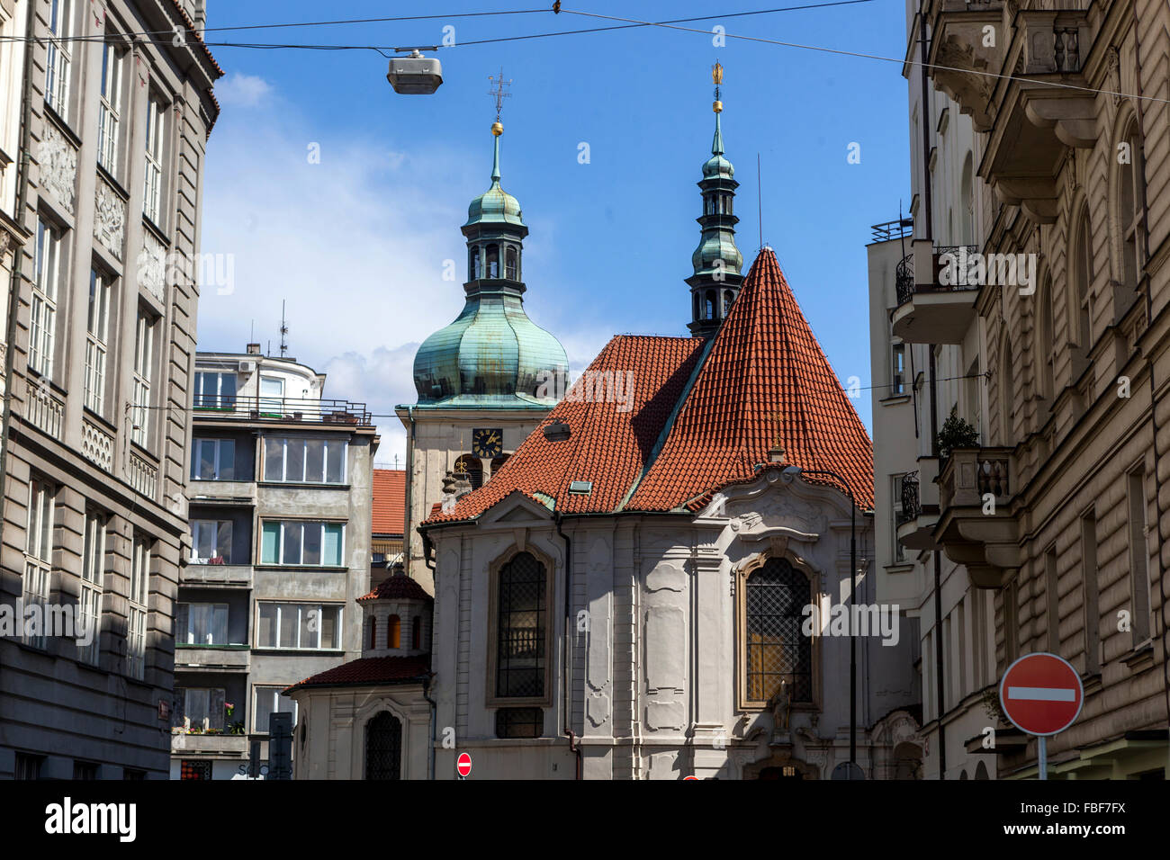 Die Kirche St. Adalbert in Prag steht Vojtesska Street in Neustadt, Prag, Tschechische Republik Stockfoto