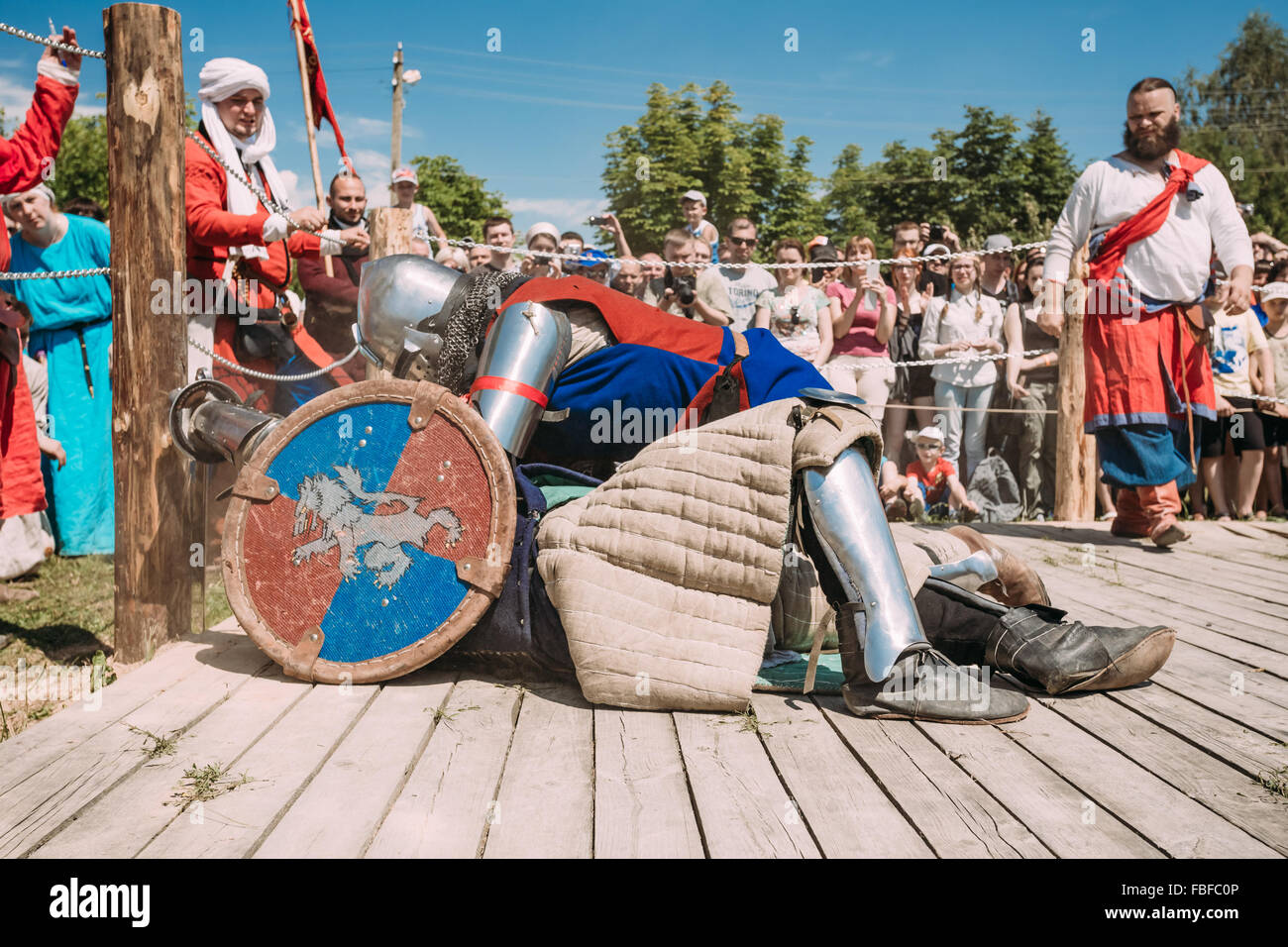 MINSK, BELARUS - 19. Juli 2014: Denkmalpflege der ritterlichen Kämpfe auf der mittelalterlichen Kultur festival Stockfoto