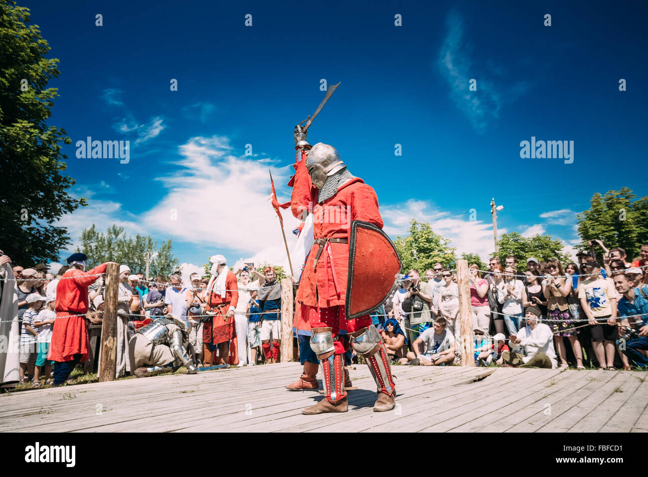 MINSK, BELARUS - 19. Juli 2014: Denkmalpflege der ritterlichen Kämpfe auf der mittelalterlichen Kultur festival Stockfoto