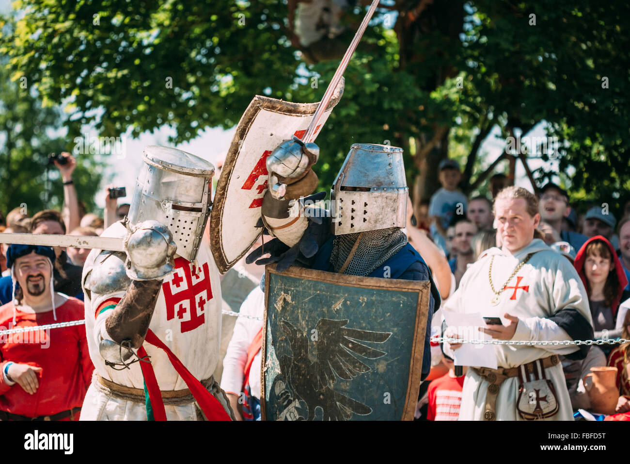 MINSK, BELARUS - 19. Juli 2014: Denkmalpflege der ritterlichen Kämpfe auf der mittelalterlichen Kultur festival Stockfoto