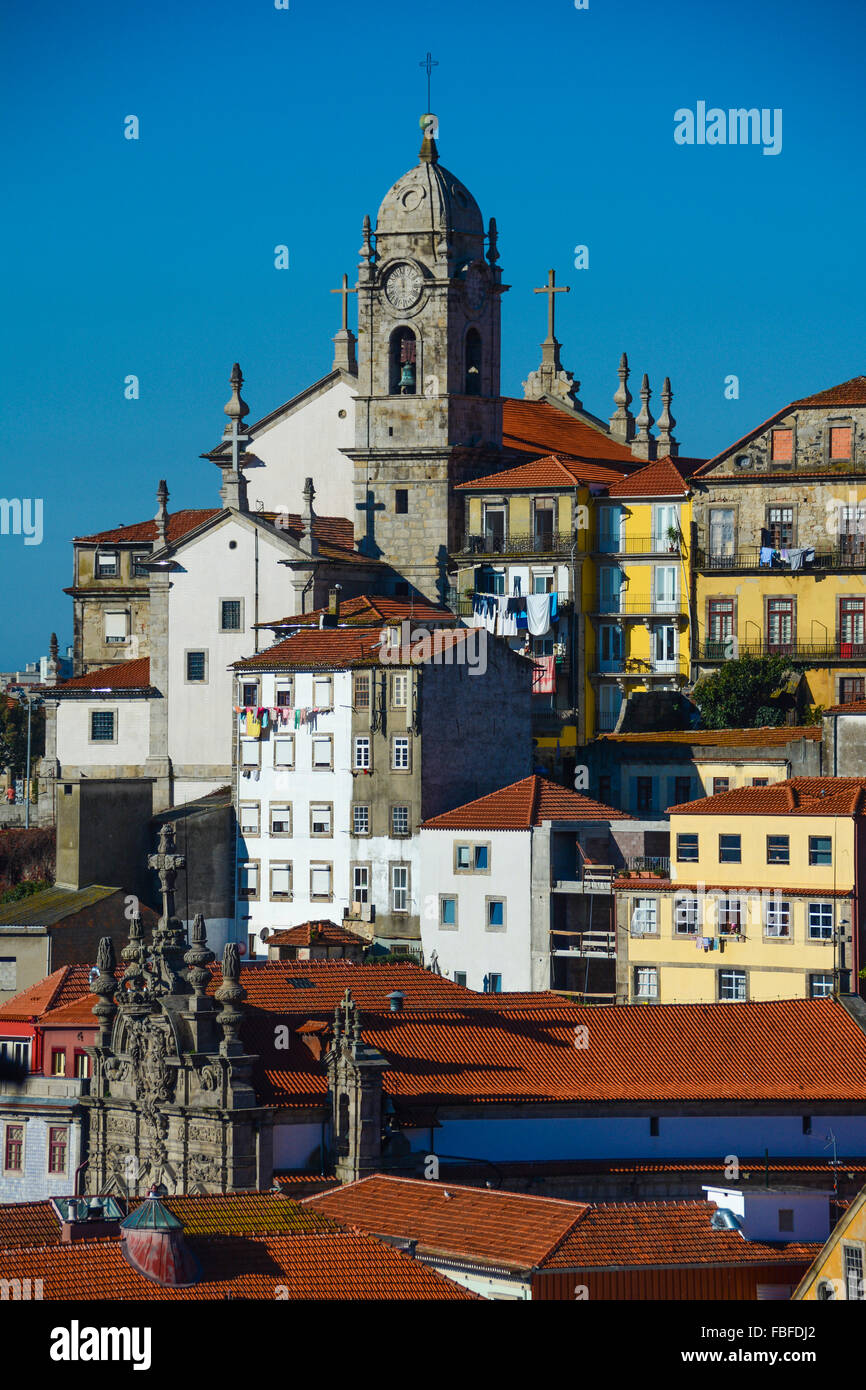 Rokoko Gesicht der Kirche im 16. Jahrhundert von italienischen Barock entworfen Architekt Nicolau Naso: Igreja da Misericordia, Porto, Portugal Stockfoto