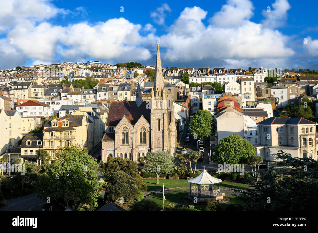 Blick auf Ilfracombe mit Emmanuel Kirche und Jubilee Gardens, Devon, England, UK Stockfoto