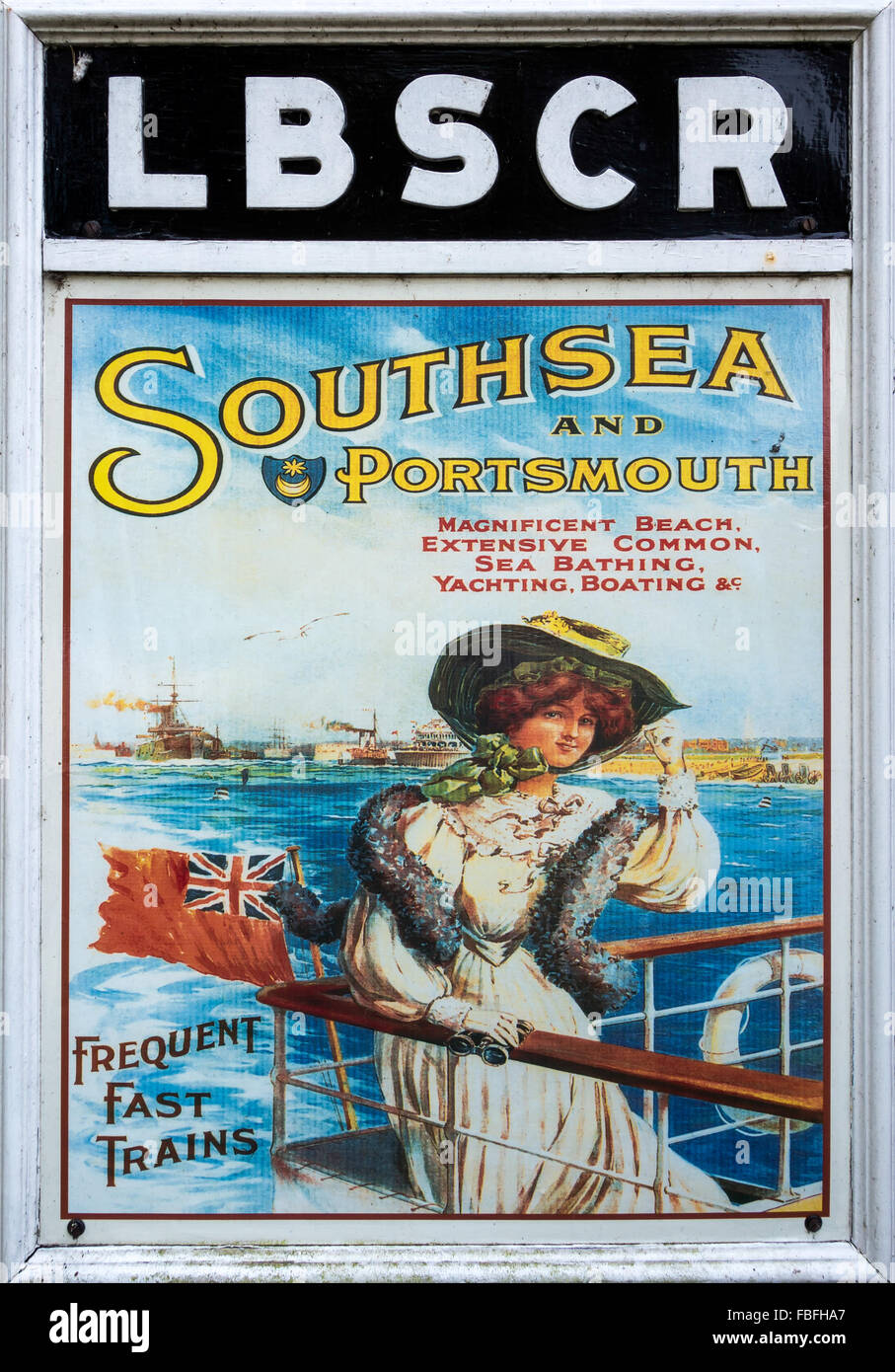 Alte Eisenbahn Plakatwerbung Southsea und Portsmouth an Sheffield Park Station Stockfoto