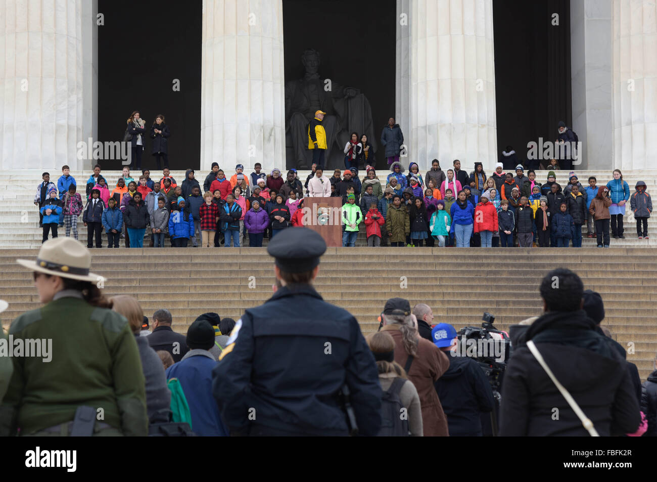 Washington, DC, USA. 15. Januar 2016. 12. jährliche Lektüre von Dr. Martin Luther King "eine Traum-Rede von Watkins Grundschule habe ich" ist am Lincoln Memorial in Washington, DC, USA, 15. Januar 2016 statt. Bildnachweis: Bao Dandan/Xinhua/Alamy Live-Nachrichten Stockfoto