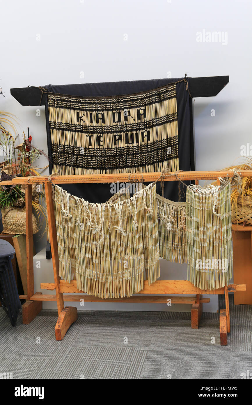 Traditionelle Kleidung auf dem Display der Maori Cultural Center, Rotorua, Bay of Plenty, New Zealand. Stockfoto