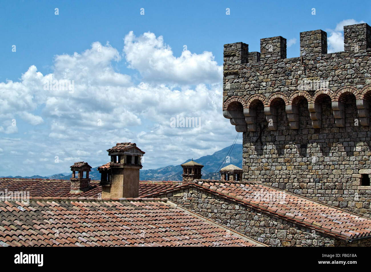 Castello di Amorosa ist eine Burg und ein Weingut in der Nähe von Calistoga, Kalifornien. Stockfoto