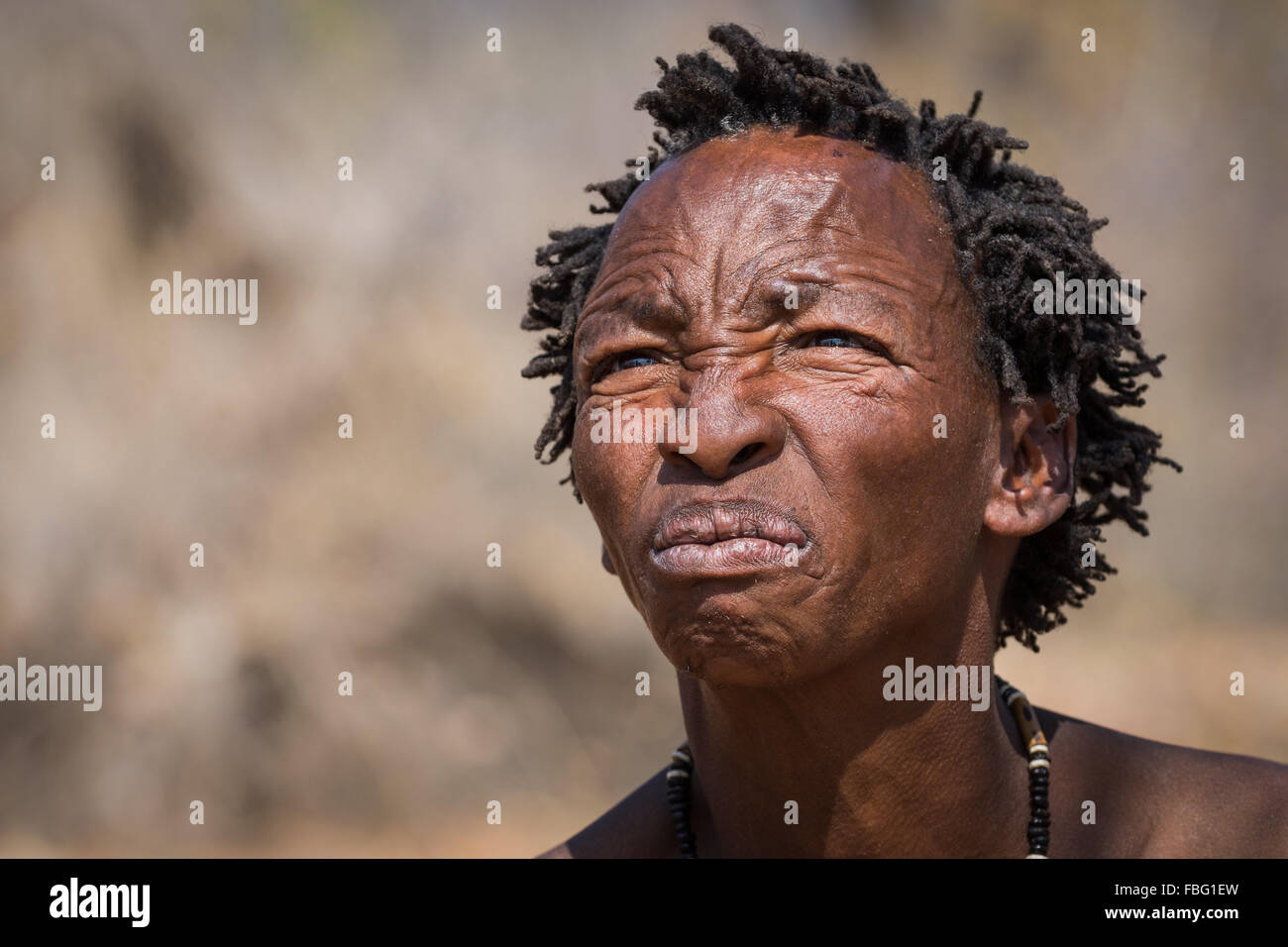 Porträt einer Ju'/ Hoansi San Mann in der Nähe von Elandslaagte, Namibia Stockfoto