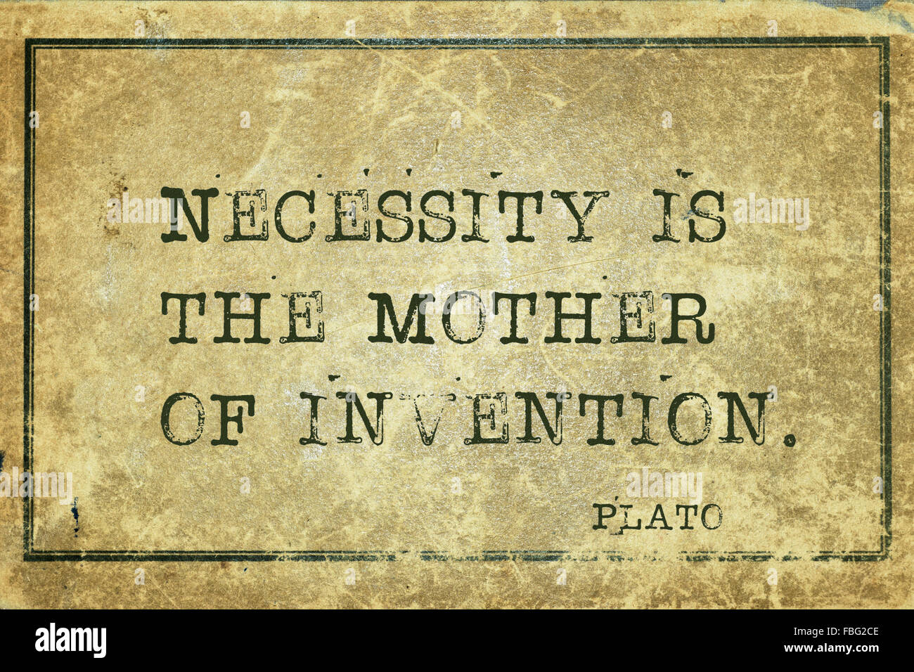 Notwendigkeit ist die Mutter der Erfindung - der griechische Philosoph Plato Zitat auf Grunge Vintage Karton gedruckt Stockfoto