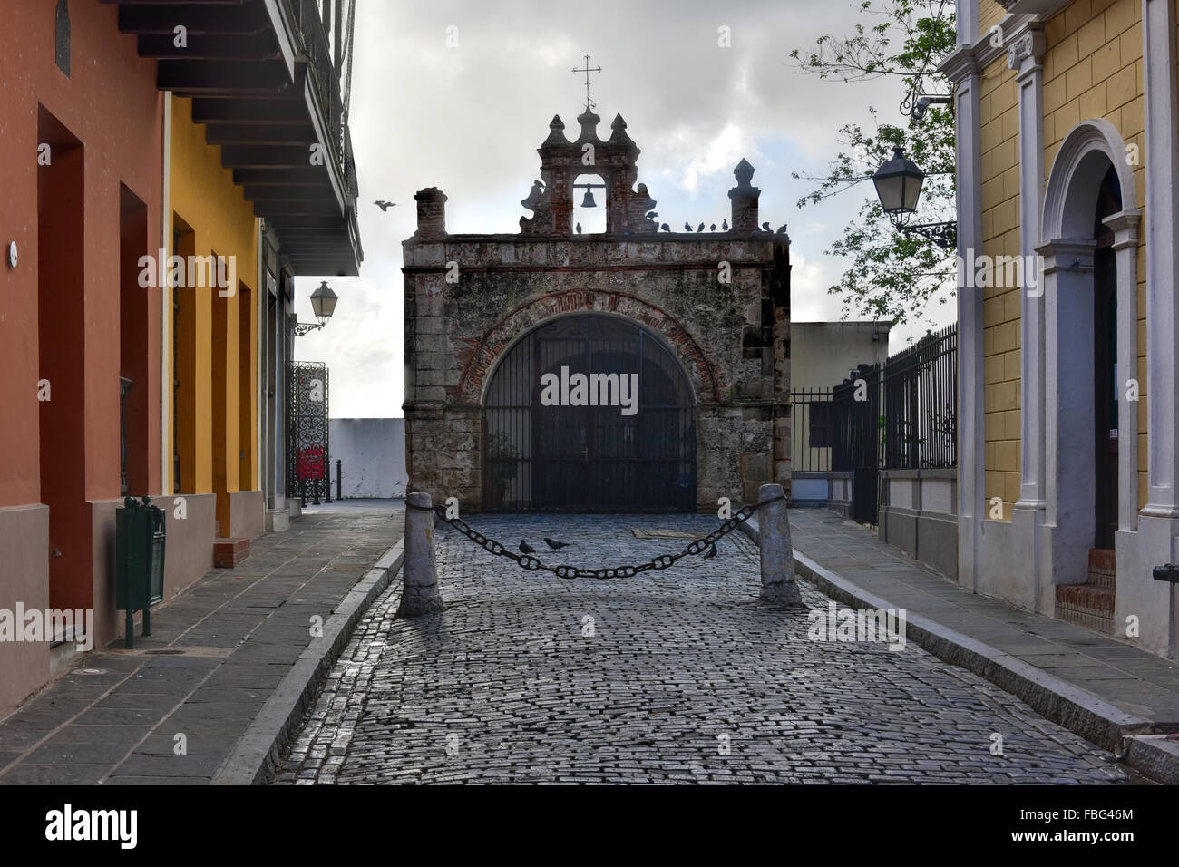 San Juan, Puerto Rico - 24. Dezember 2015: Historische Straße Kapelle, Kapelle von Christus dem Erlöser in Old San Juan, Puerto Rico. Stockfoto