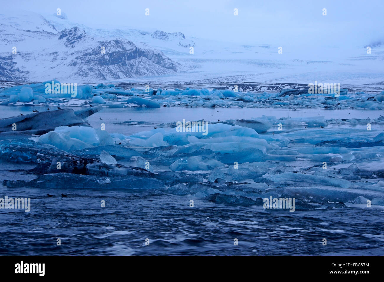 Joekulsarlon, Gletscher und See auf Island im Dezember. Stockfoto