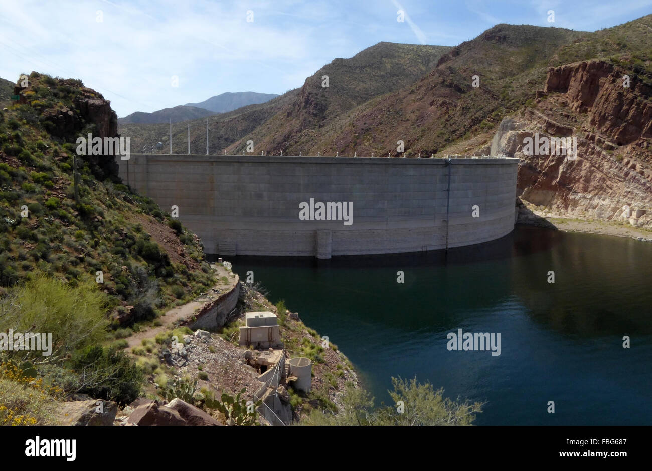 Theodore Roosevelt Dam ist ein Staudamm am Fluss Salz und Tonto Creek liegt nordöstlich von Phoenix, Arizona, USA. Stockfoto