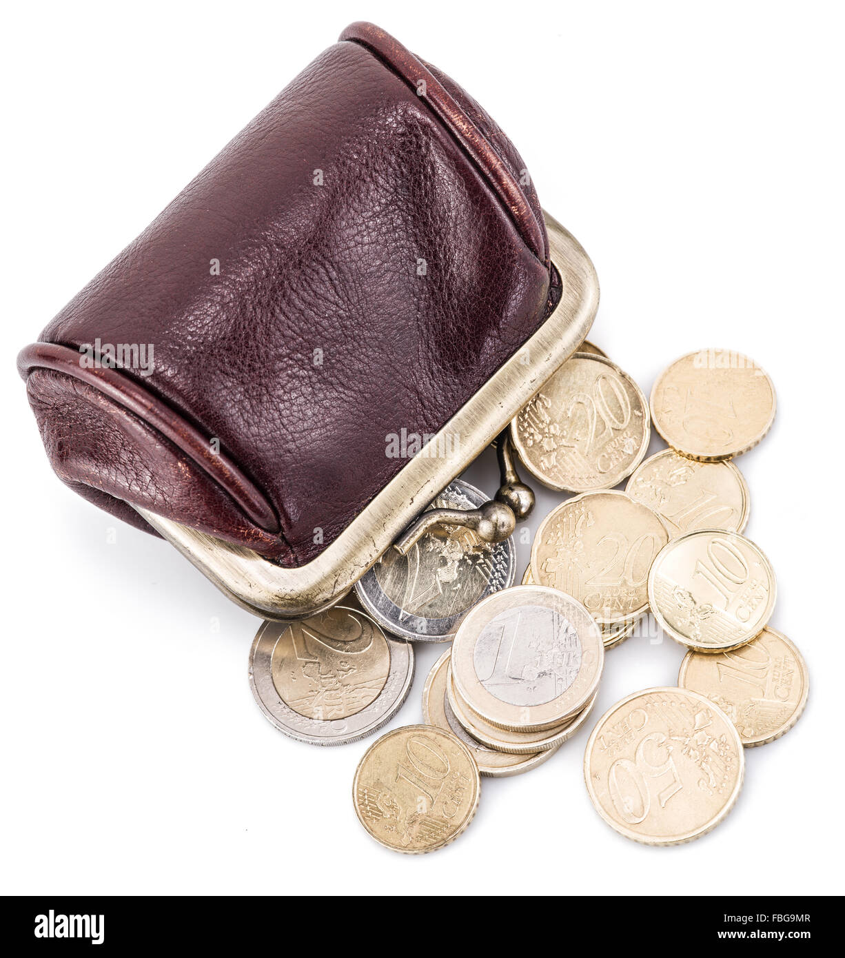 Kleine Leder Geldbörse für Münzen und Münzen in der Nähe ist. Isoliert auf weißem Hintergrund. Stockfoto