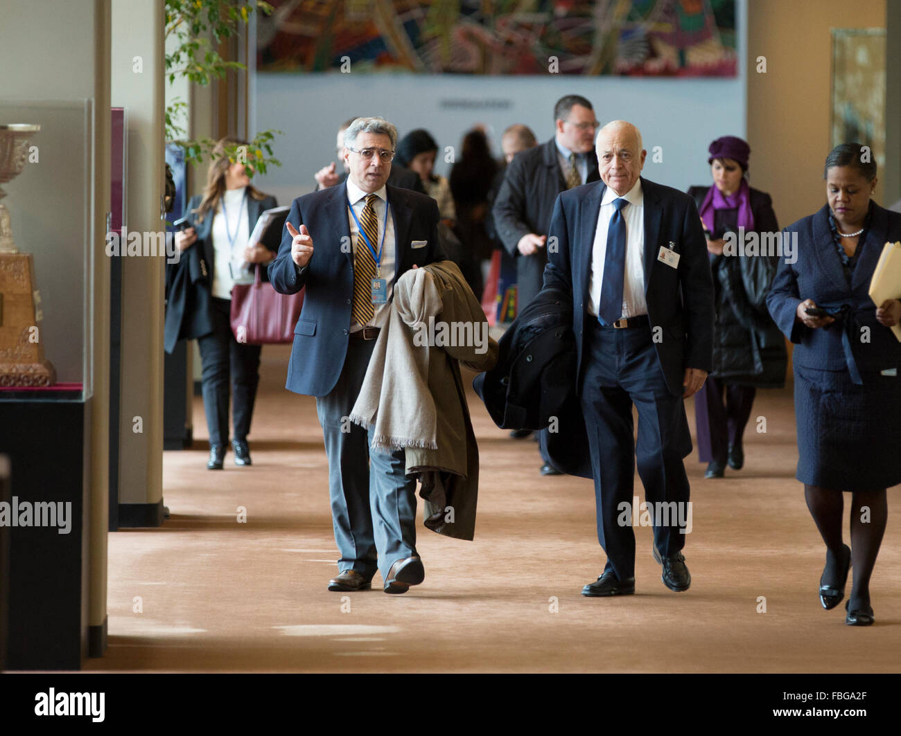 New York City, USA. 15. Januar 2016. Generalsekretär der arabischen Liga Nabil Elaraby (Mitte) besuchen heute das UN-Hauptquartier in New York. Bildnachweis: Luiz Rampelotto/Pacific Press/Alamy Live-Nachrichten Stockfoto