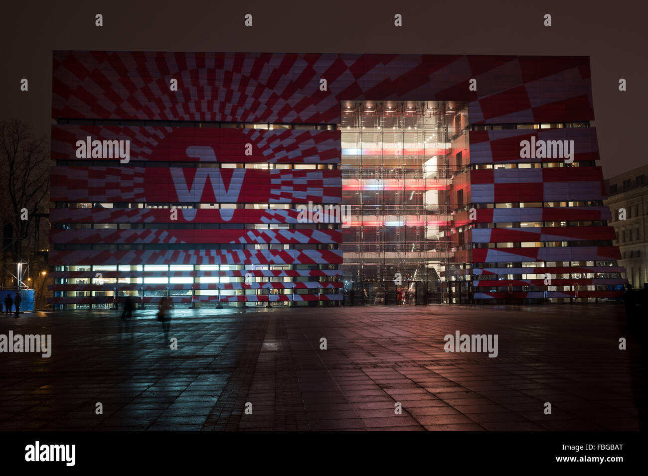 Wroclaw, Polen. 15. Januar 2016. Eröffnungswochenende Breslau Kulturhauptstadt Europas 2016. Videomapping - Outdoor-Multimedia-Display auf dem Gebäude des nationalen Forum der Musik Credit: Piotr Dziurman/Alamy Live News Stockfoto