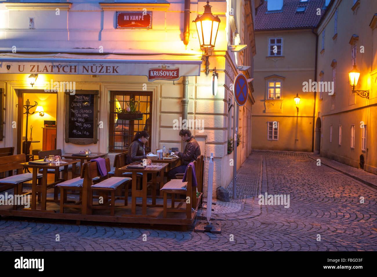 Prag Restaurant U Zlatych Nuzek bei Nacht Blick, Kampa Insel Prag Atmosphäre Tschechische Republik Stockfoto