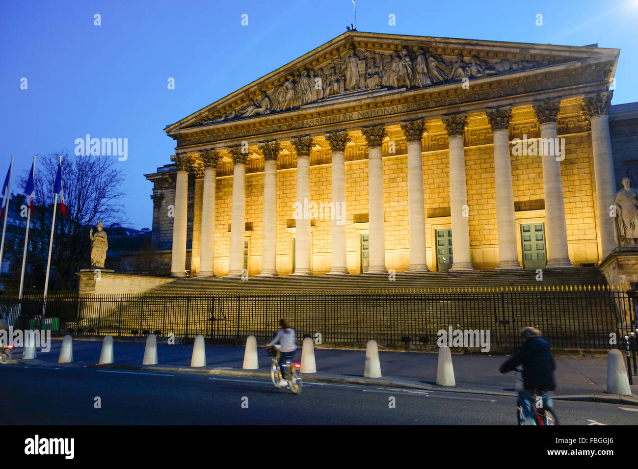 Palais Bourbon, Nationalversammlung, Assemblée Nationale, Gebäude, in der Abenddämmerung, Paris, Frankreich. Stockfoto