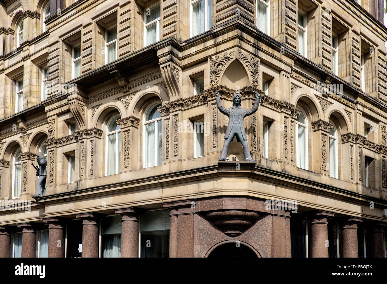 Statue von Ringo Starr vor der anstrengenden Nacht Hotel, Liverpool, UK Stockfoto