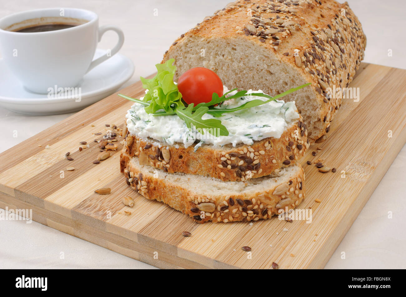 Sandwich Vollkorn Brot mit ricotta Stockfoto