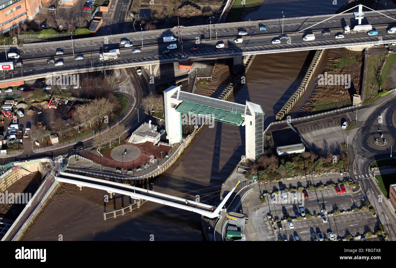 Luftaufnahme des Rumpfes Gezeiten Barriere und Myton Brücke über den River Hull, East Yorkshire, UK Stockfoto