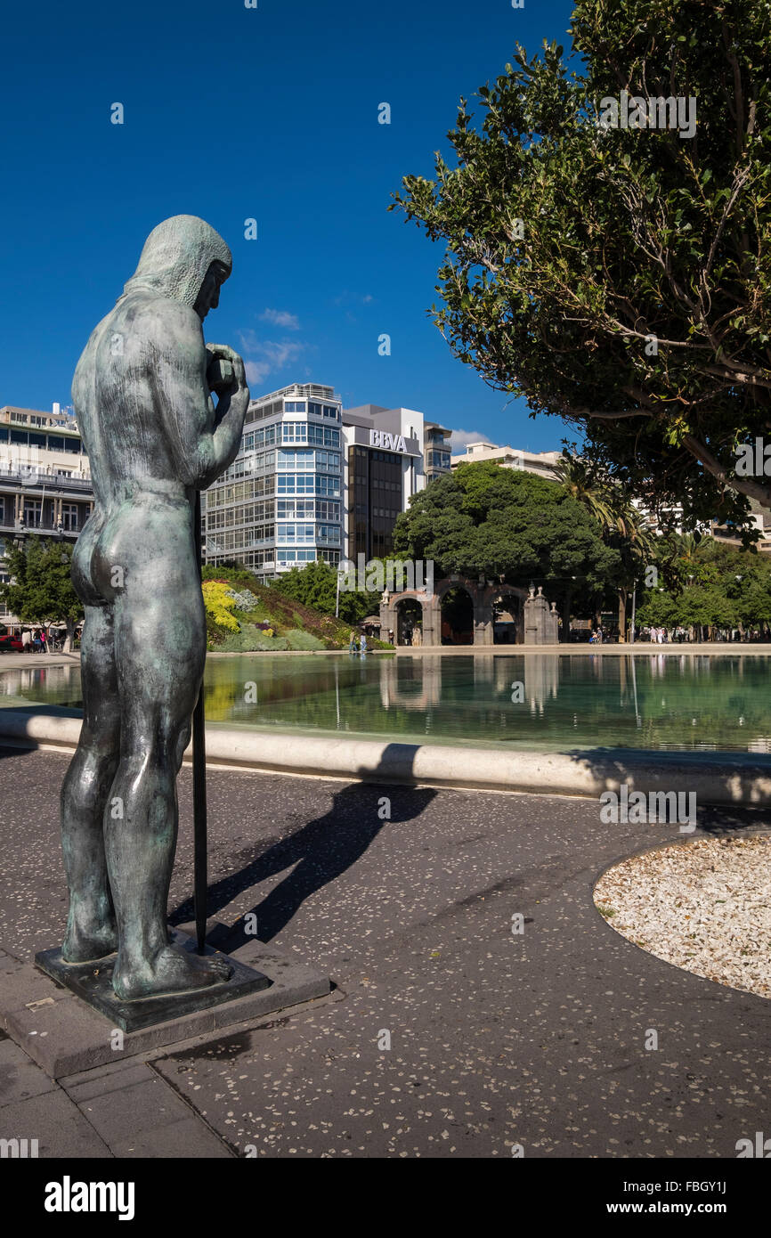 Statue für die gefallenen Soldaten des spanischen Militärs in der Plaza de Espana, Santa Cruz, Teneriffa, Kanarische Inseln, Spanien. Stockfoto