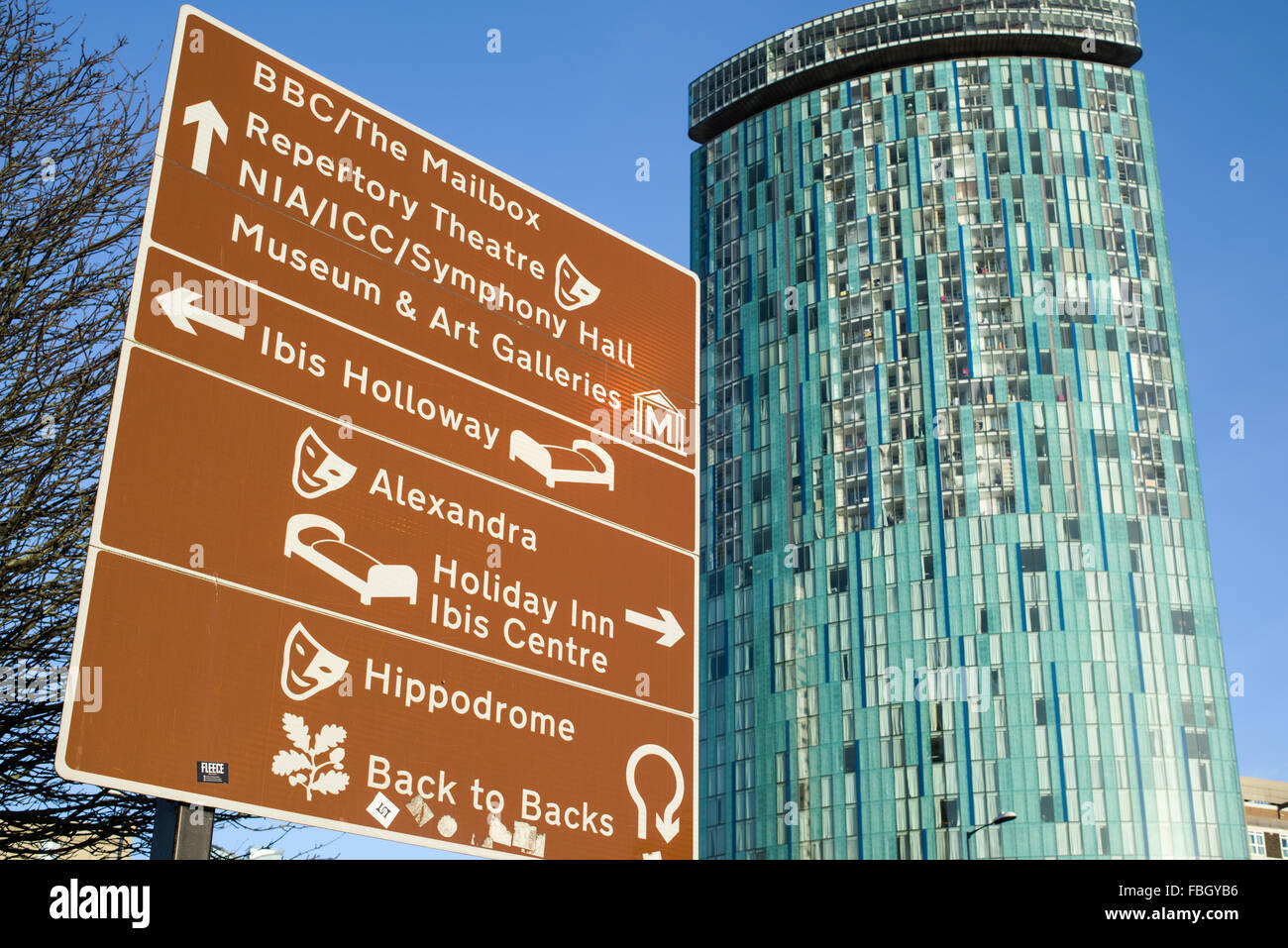 Beetham Tower und touristischen Hinweisschild, Birmingham City Centre, Chinaviertel, EU. Stockfoto