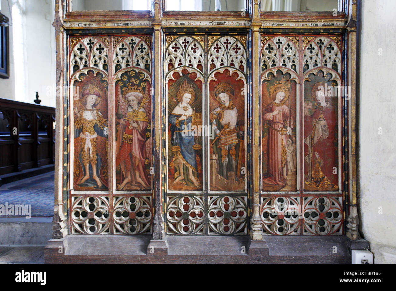 Gemalt von Heiligen und Engeln auf dem Lettner, Barton Turf Kirche, Norfolk. Von L bis r: Cherubim, Fürstentümer, Throne, Archa Stockfoto