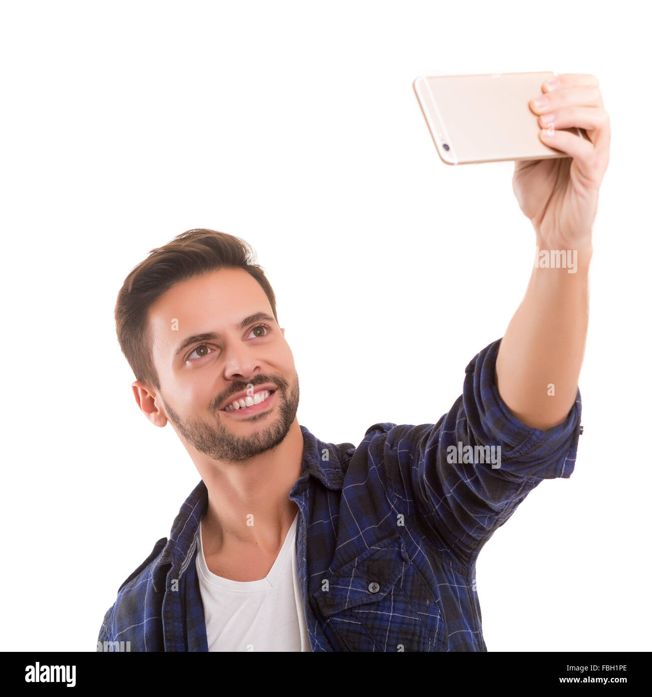 Glücklich Jüngling unter Selbstporträt Fotografie durch Smartphone auf weißem Hintergrund. Stockfoto