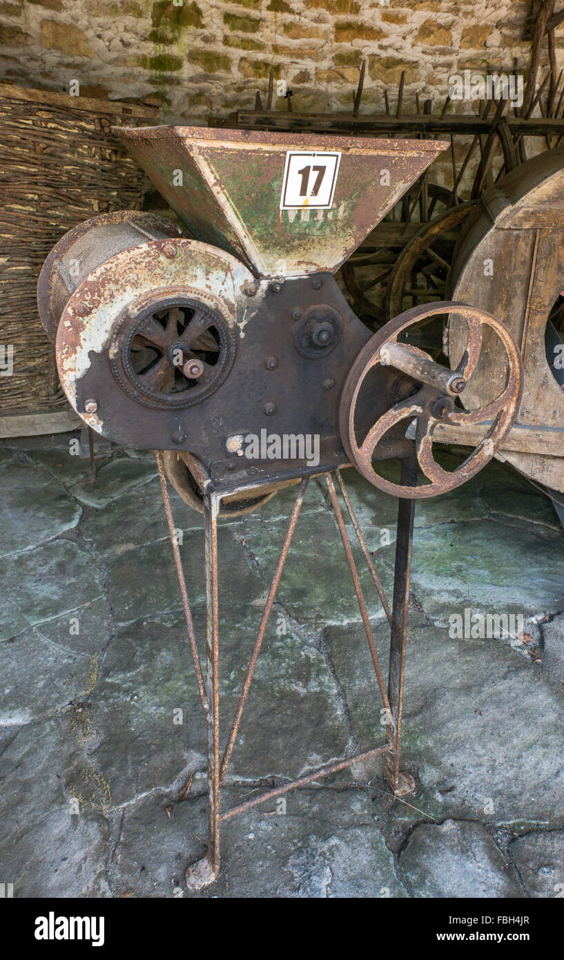 Dreschen Maschine benutzt für Dreschmaschinen, Open-Air-Museum in Gabrovo, Bulgarien Stockfoto