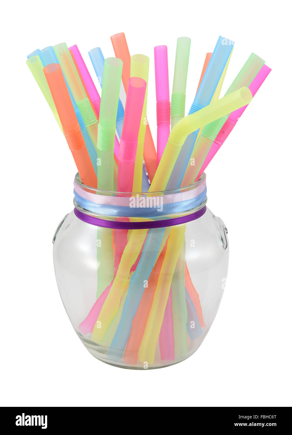 Bunte Getränk Stroh Wannen im Glas, isoliert auf weiss. Stockfoto