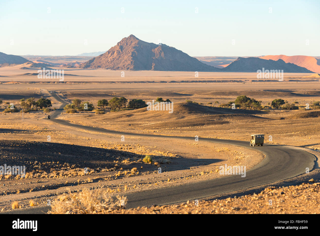Straße nach Solitaire, Namib-Naukluft-Park, Namib Wüste, Republik Namibia Stockfoto