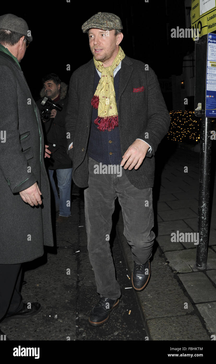 Guy Richie und Jools Holland gesehen verlassen 34 Restaurant Featuring: Guy Richie Where: London, Vereinigtes Königreich bei: 16. Dezember 2015 Stockfoto