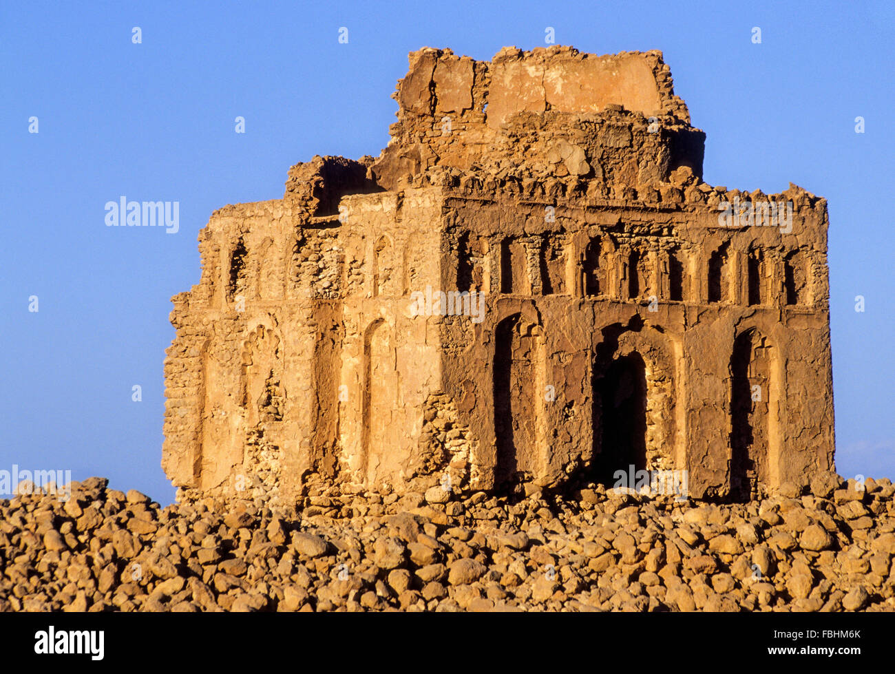 Qalhat, Oman.  Reste des Bibi Maryams Mausoleums. Stockfoto