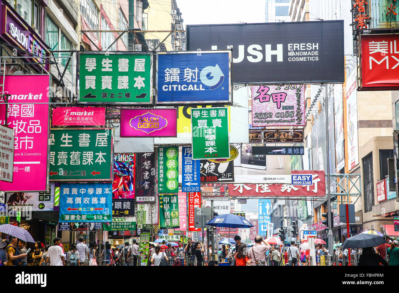 HONG KONG - 24.Mai: Massen an Mongkok am 24. Mai 2015 in Hong Kong, China. Mongkok Kowloon ist eines der Banner Ort ich Stockfoto