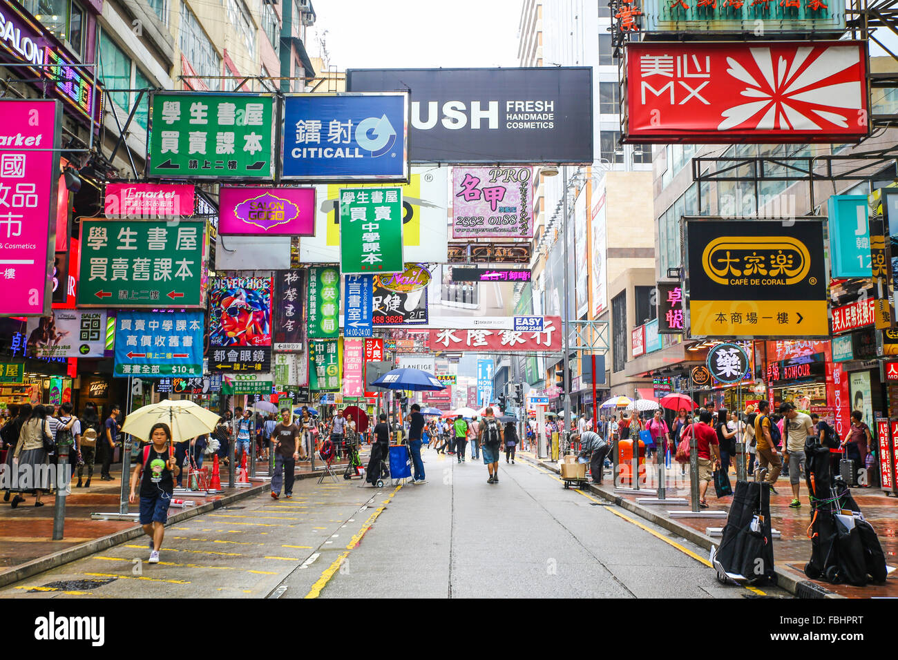 HONG KONG - 24.Mai: Massen an Mongkok am 24. Mai 2015 in Hong Kong, China. Mongkok Kowloon ist eines der Banner Ort ich Stockfoto