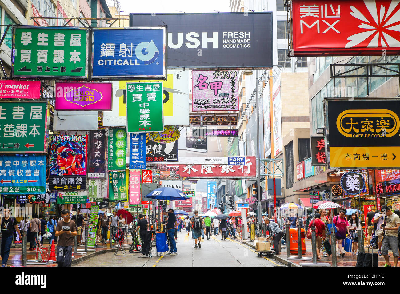 HONG KONG - 24.Mai: Massen an Mongkok am 24. Mai 2015 in Hong Kong, China. Stockfoto