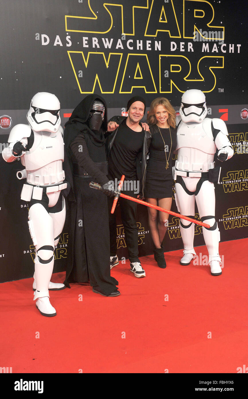 "Star Wars - das Erwachen der macht" Premiere im Zoo Palast Berlin mit: Birte Glang, DJ Moguai (Andre Tegeler) wo: Berlin, Deutschland: 16. Dezember 2015 Stockfoto