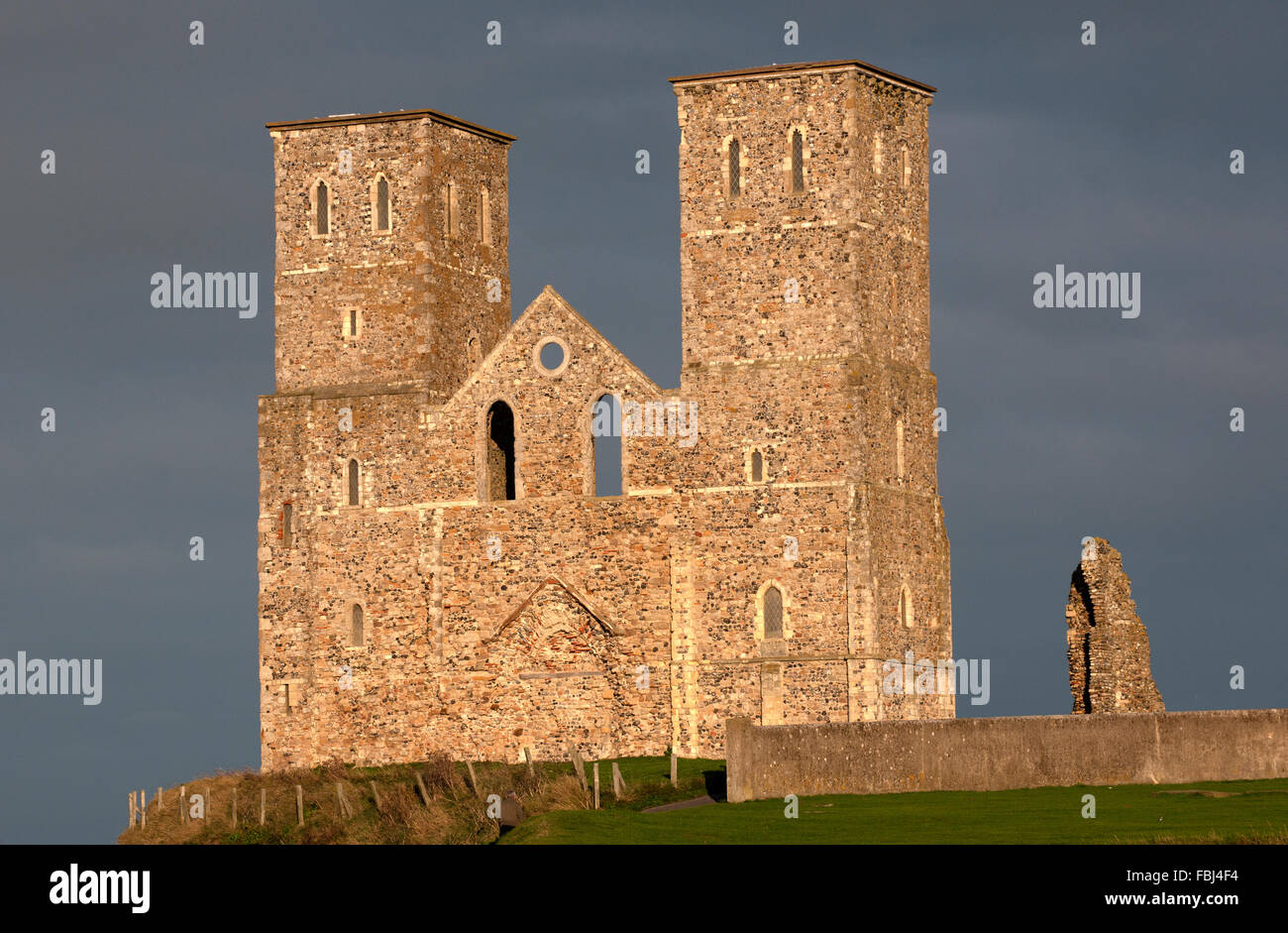 Reculver Türme, in der Nähe von Herne Bay, Kent, England, UK. Stockfoto